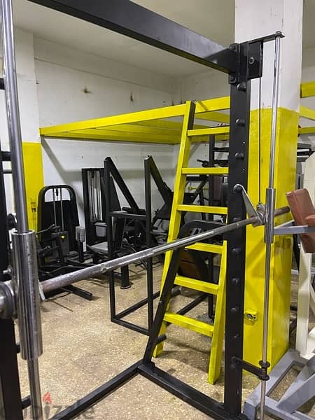 smith machine like new body solid with balance 3