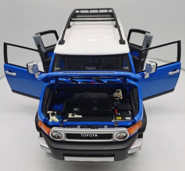 1/18 diecast FACTORY SEALED BOX Autoart Toyota FJ Cruiser 5