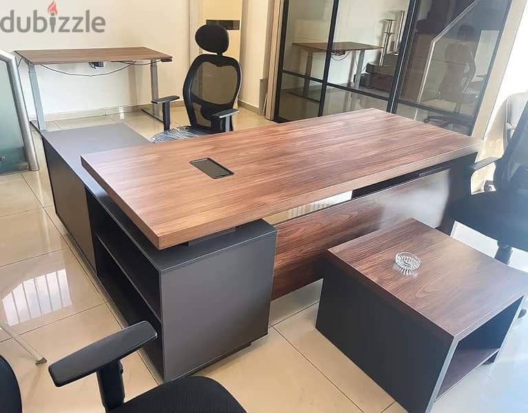 Office Desks.            مكاتب كبيرة 1