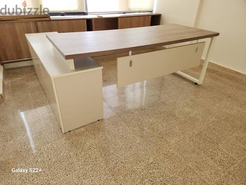 Office Desks.            مكاتب كبيرة 11