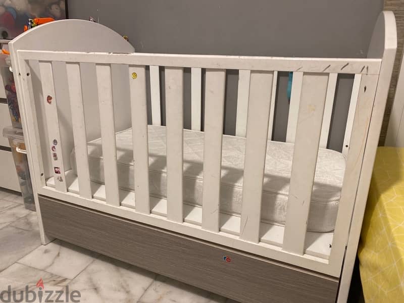 تخت طفل من عمر صفر-٤ سنين used bed for kids from 0 months till 4 0