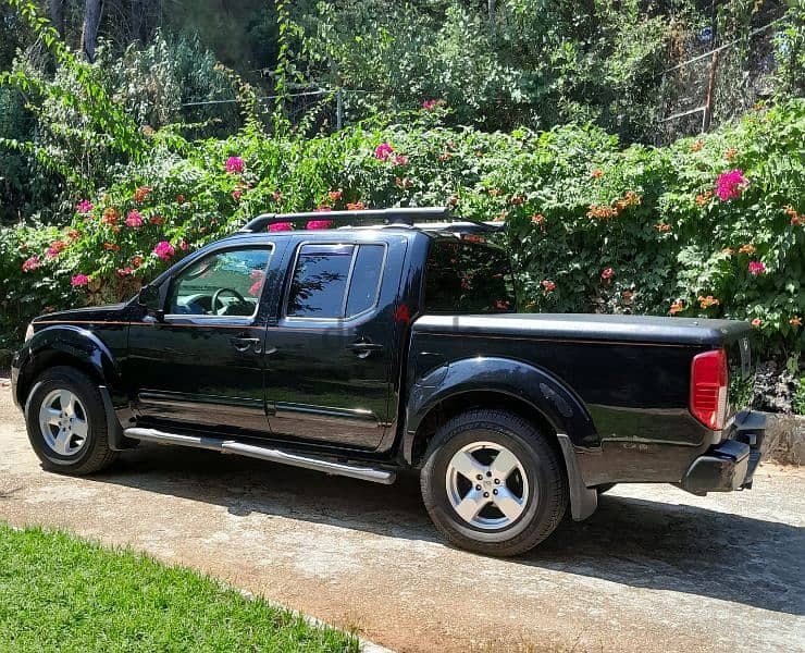 Nissan Frontier 2006 - 4WD truck - Black 2