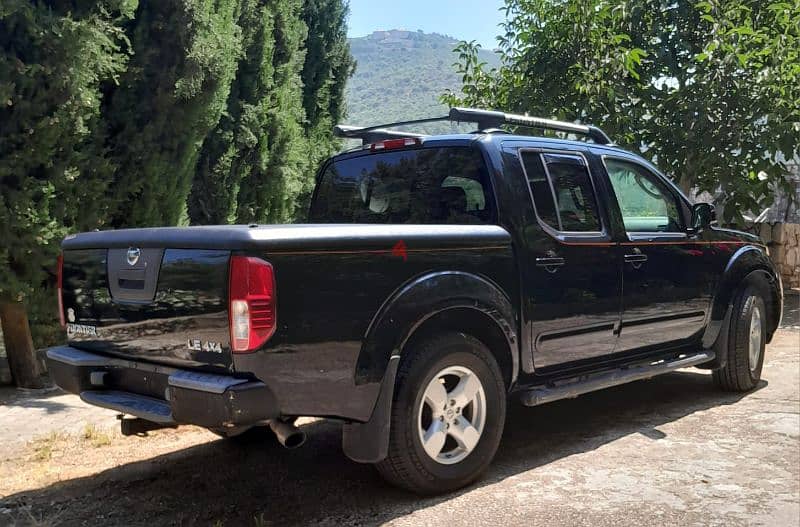 Nissan Frontier 2006 - 4WD truck - Black 3