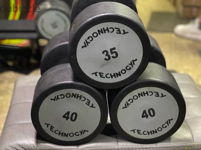 Technogym dumbells 150kg new 0