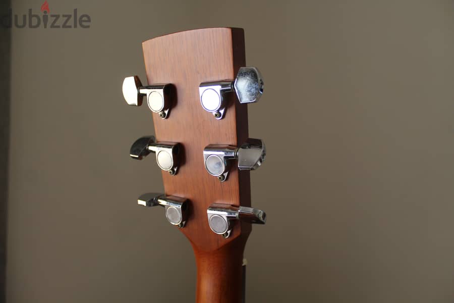 just like new accoustic guitar 3