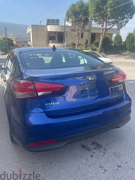 Kia Forte 2018 clean carfax 1