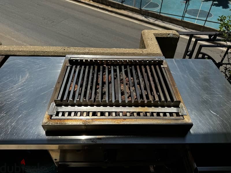 Stainless Steel Gas Grill with Workstations 3