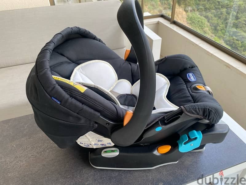 Chicco Baby car seat 0-12 months 1