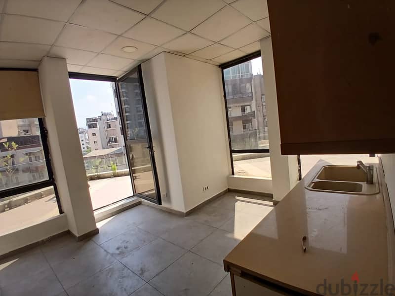 Office for rent in Sid El Baouchriye مكتب للأجار في سد البوشرية 2