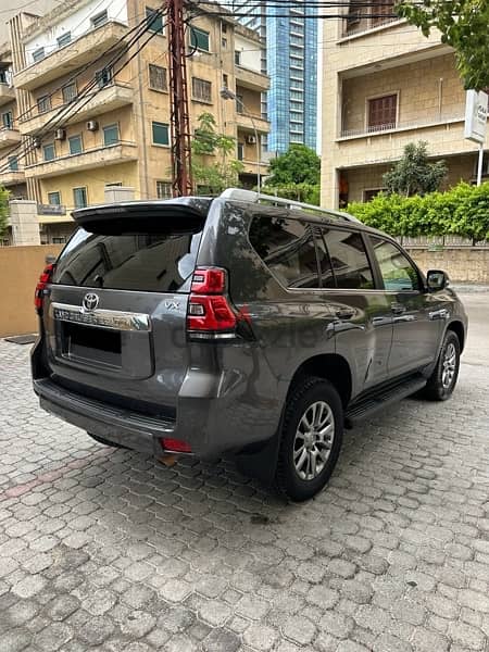 Toyota Prado 2019 VX gray on black (company source) 4