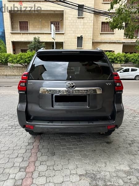 Toyota Prado 2019 VX gray on black (company source) 5