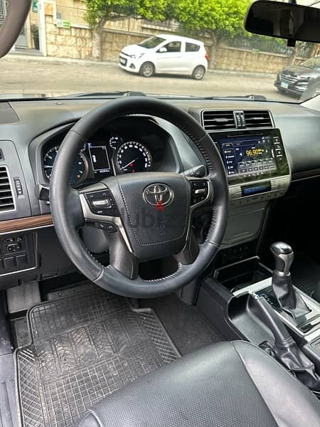 Toyota Prado 2019 VX gray on black (company source) 6