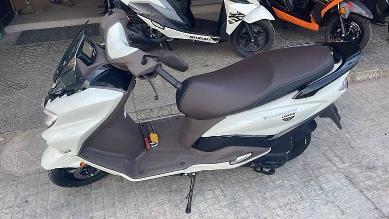 Suzuki burgman Ride connect edition (bluetooth) 3