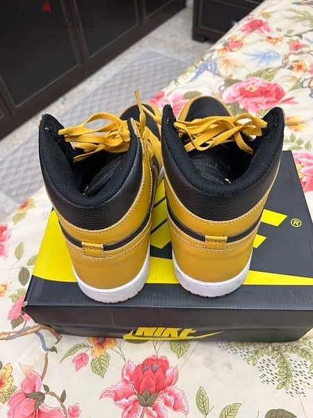 Air Jordan 1 High OG "Pollen" 3