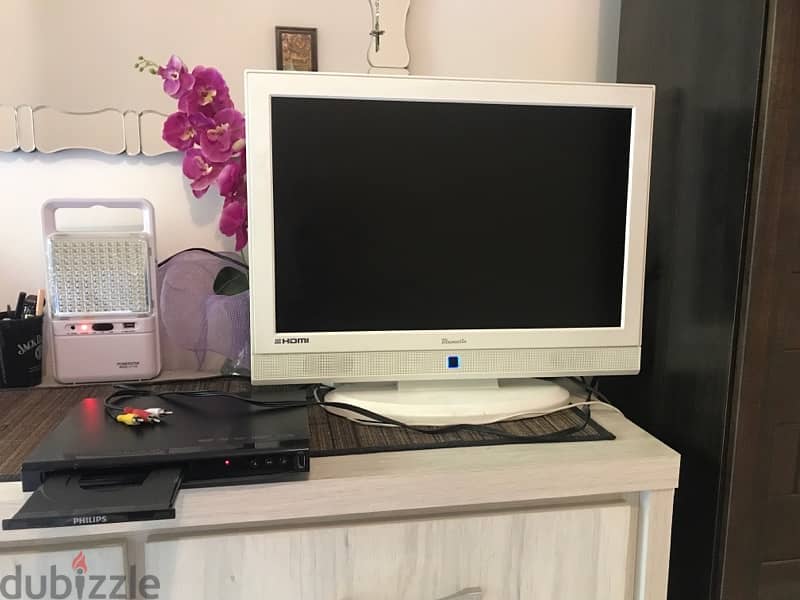 Small TV with DVD 3