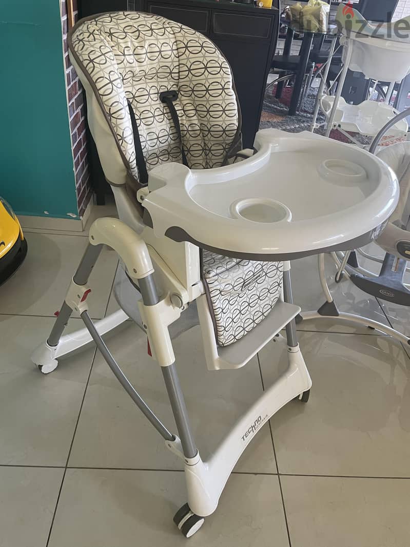 High Chair Love N Care (in very good condition) 1