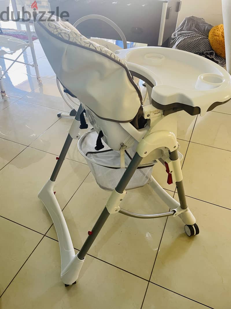 High Chair Love N Care (in very good condition) 3