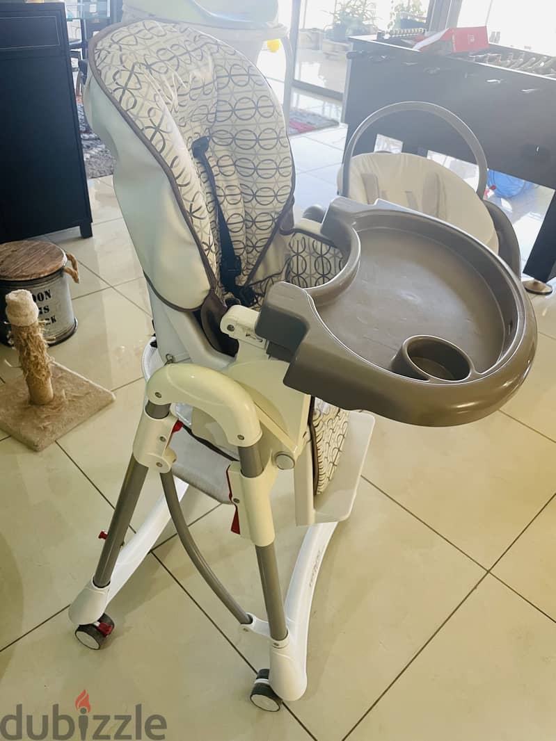 High Chair Love N Care (in very good condition) 4