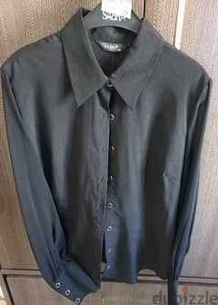 A Black Long Sleeves Shirt 0