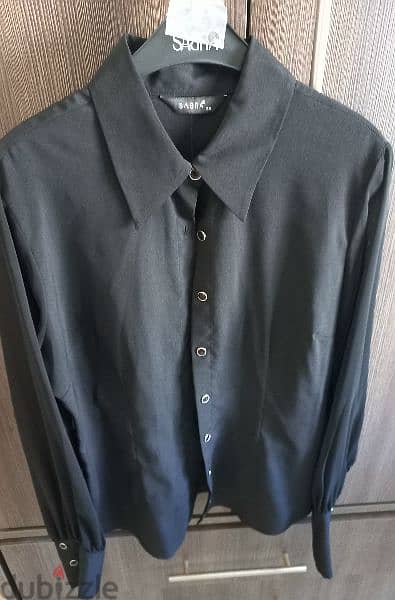 A Black Long Sleeves Shirt 2