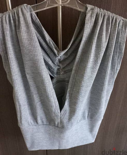 A Medium Size Gray Crop Top 0