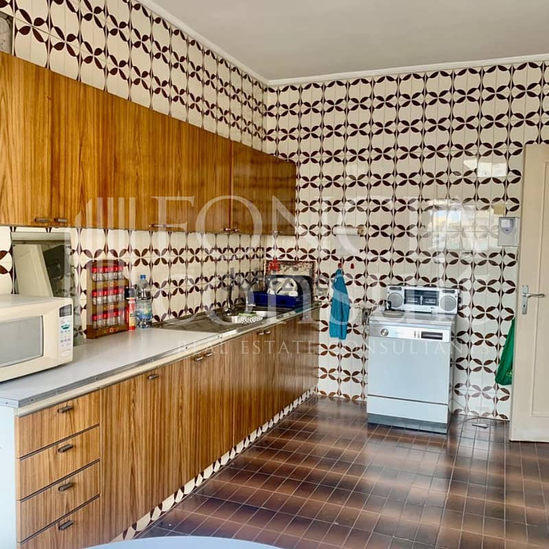 Apt for Sale – Achrafieh - Attractive Price!شقة للبيع - بسعر جذاب 8