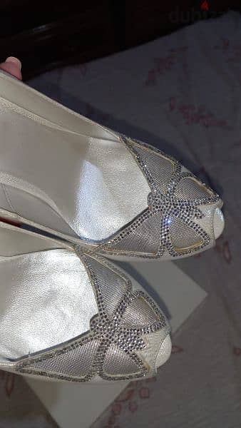 high heels silver shoes