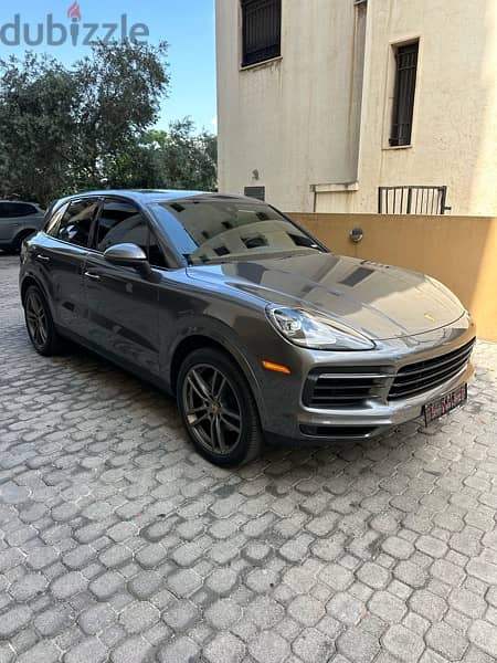 Porsche Cayenne 2019 gray on black (clean carfax) 1