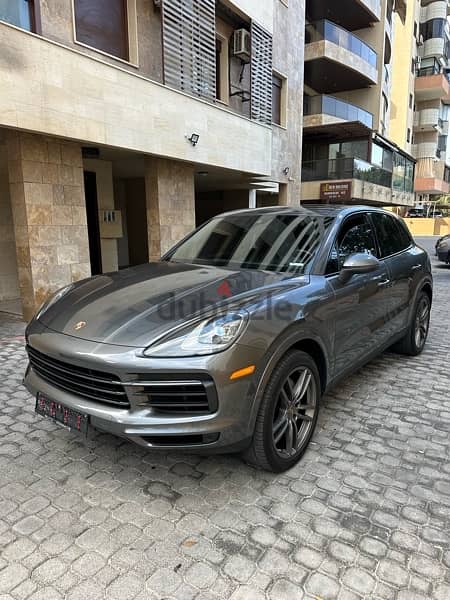 Porsche Cayenne 2019 gray on black (clean carfax) 2