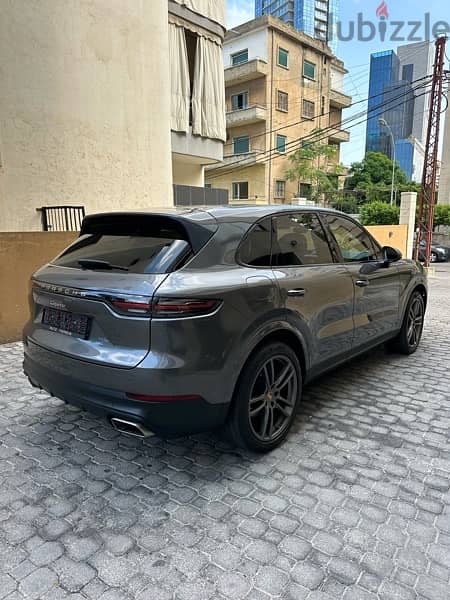 Porsche Cayenne 2019 gray on black (clean carfax) 4