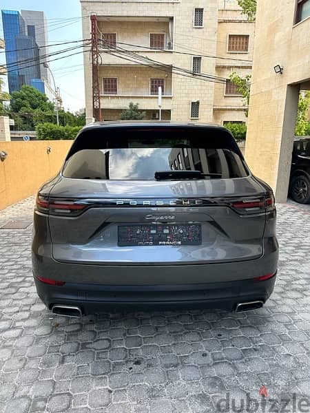 Porsche Cayenne 2019 gray on black (clean carfax) 5