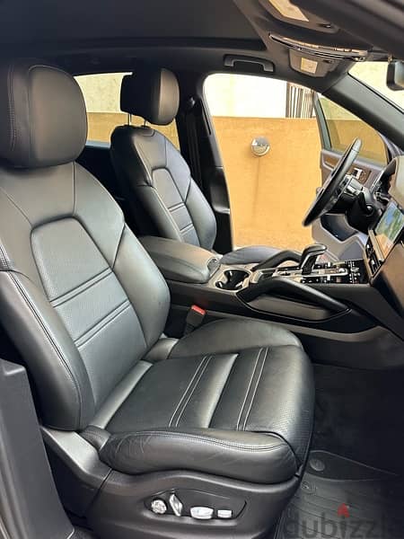 Porsche Cayenne 2019 gray on black (clean carfax) 7