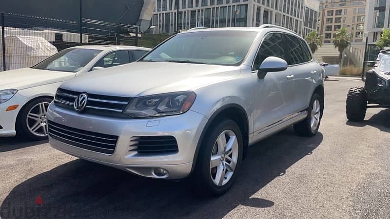 Volkswagen Touareg 2 2011 Silver 1