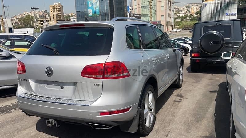 Volkswagen Touareg 2 2011 Silver 3