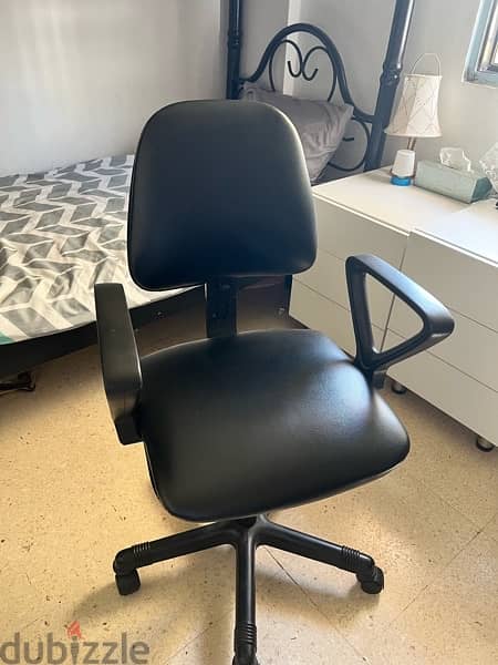 desk chair like new 0