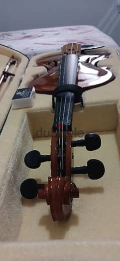 Violin like new (negotiable)