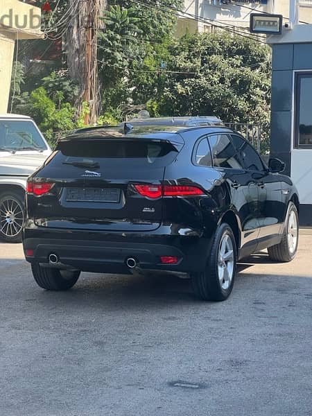 Jaguar F-Pace 2017 premium v6 clean carfax 3