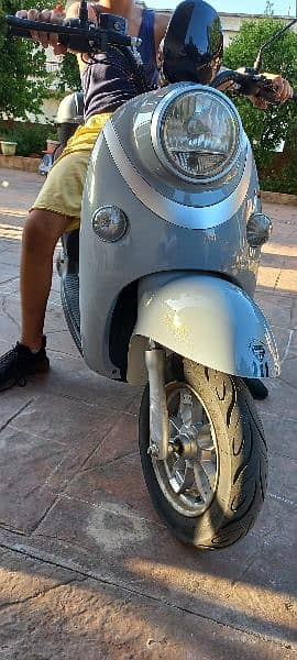 Electric bike 2000 watt like new  very good batteries 2