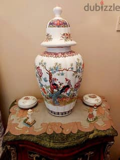 Vintage Porcelain Vase فاز قديم عريق