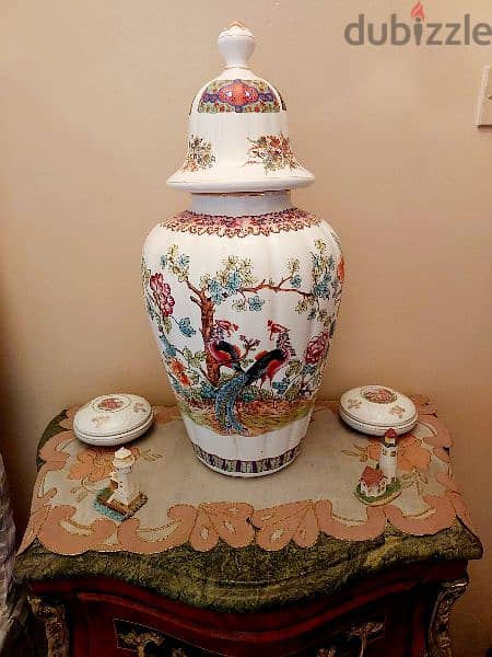 Vintage Porcelain Vase فاز قديم عريق 0