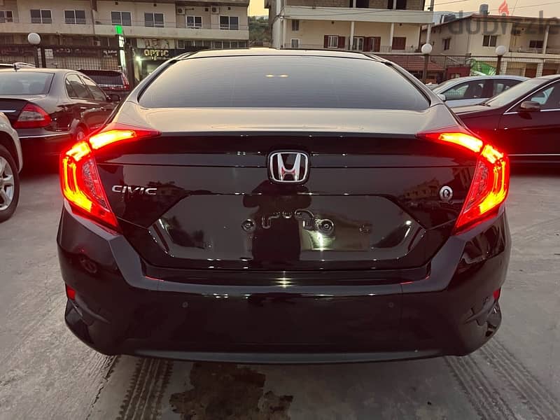 Honda Civic 2018 EX 3