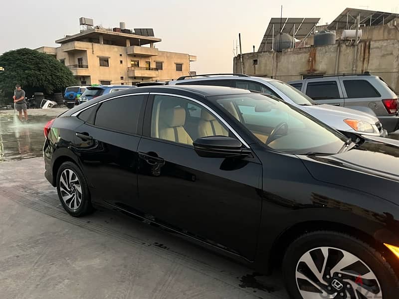 Honda Civic 2018 EX 10