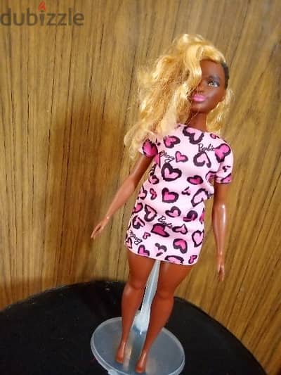 Barbie KIM FASHIONISTAS ZIG ZAG CURVY Mattel 2018 great AA doll=15$