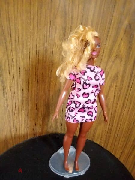 Barbie KIM FASHIONISTAS ZIG ZAG CURVY Mattel 2018 great AA doll=15$ 3