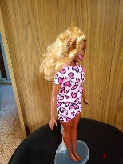 Barbie KIM FASHIONISTAS ZIG ZAG CURVY Mattel 2018 great AA doll=16$