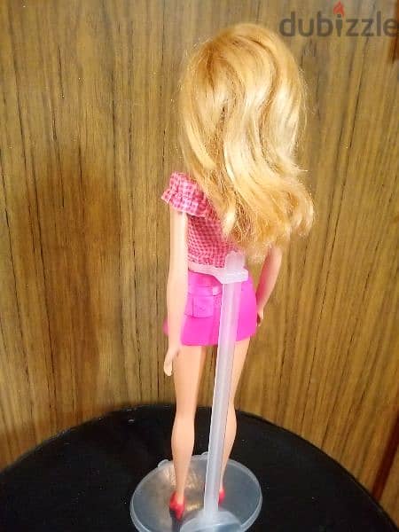 Barbie Mattel 2000 Wearing Still good doll +a small shoes=15$ 2