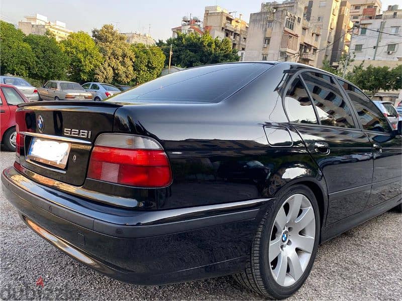 BMW 5-Series 2000 1