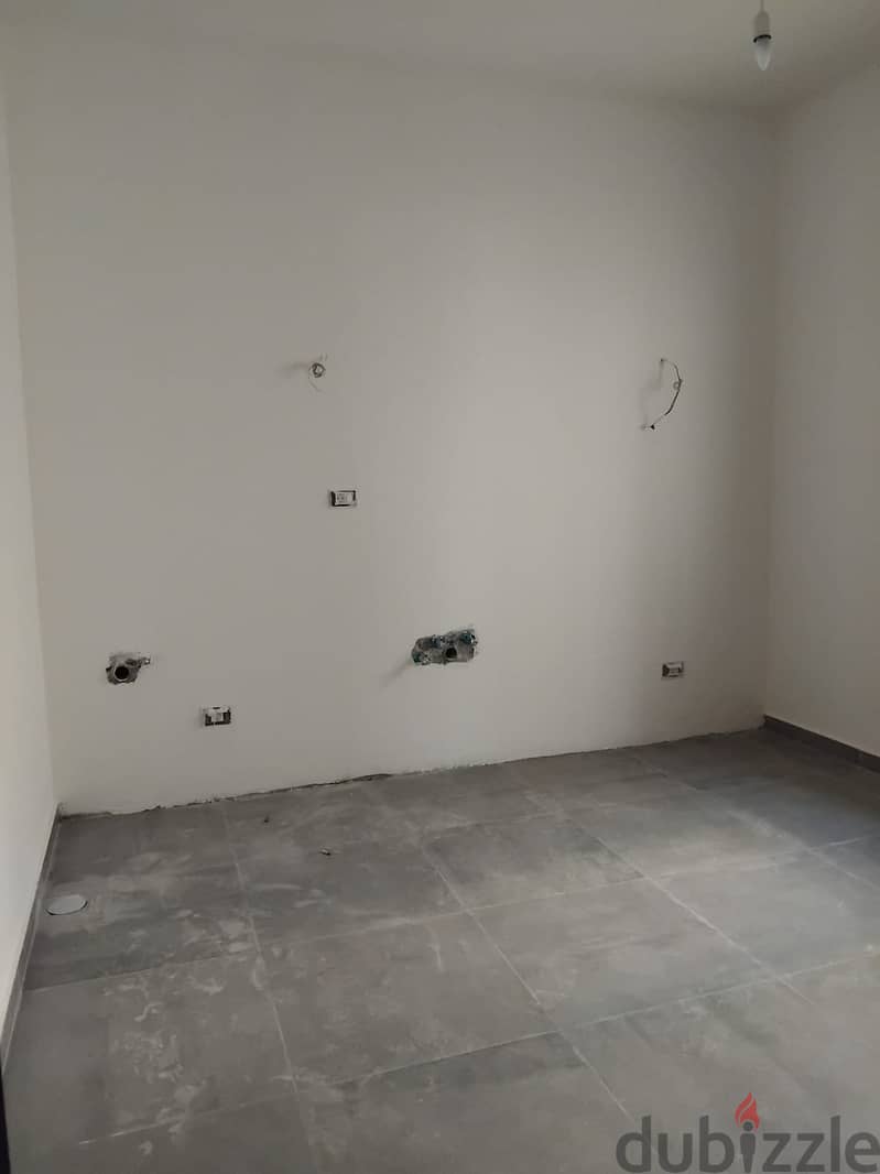 Apartment for sale in Blat شقة للبيع ب بلاط 5