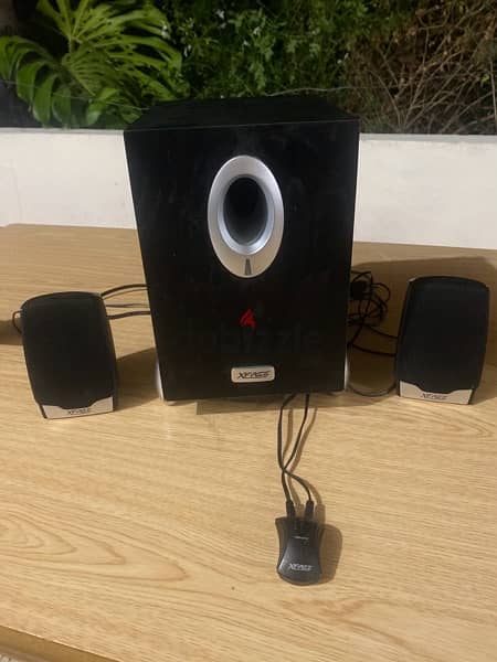 amplifier with two speakers 0