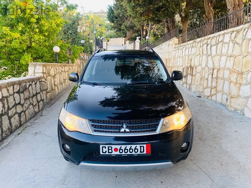 Mitsubishi Outlander 2009 V6 Super clean!!! 1